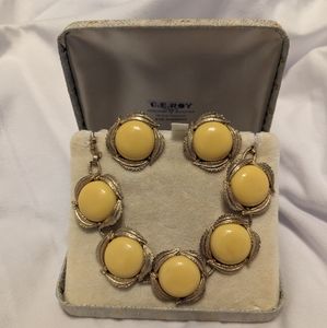 Vintage butter yellow necklace & matching clip earrings
